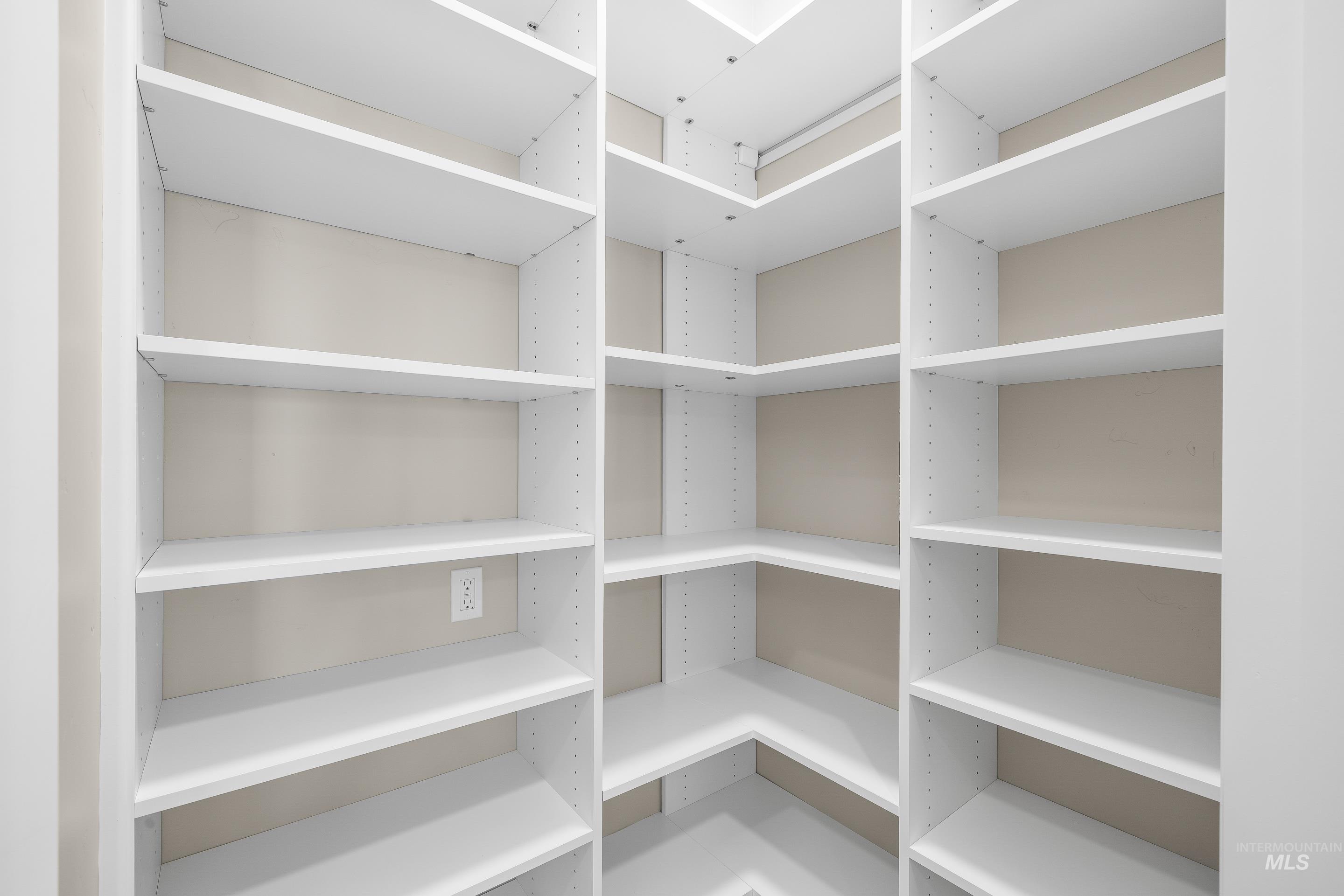 2967 W Crescent Rim Dr #206, Boise, Idaho 83706, 1 Bedroom, 1 Bathroom, Residential For Sale, Price $585,000, 98983113