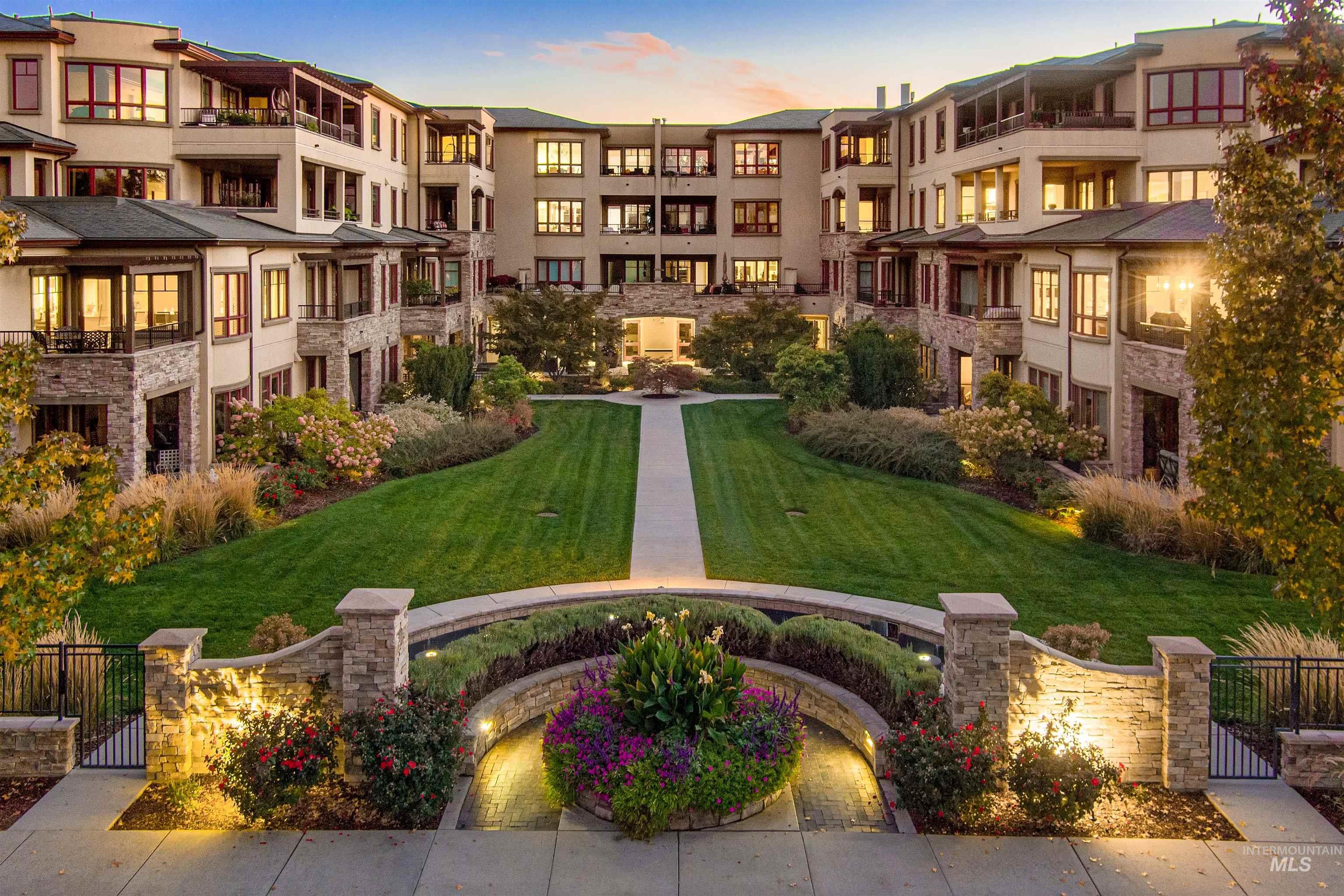 2967 W Crescent Rim Dr #206, Boise, Idaho 83706, 1 Bedroom, 1 Bathroom, Residential For Sale, Price $585,000, 98983113