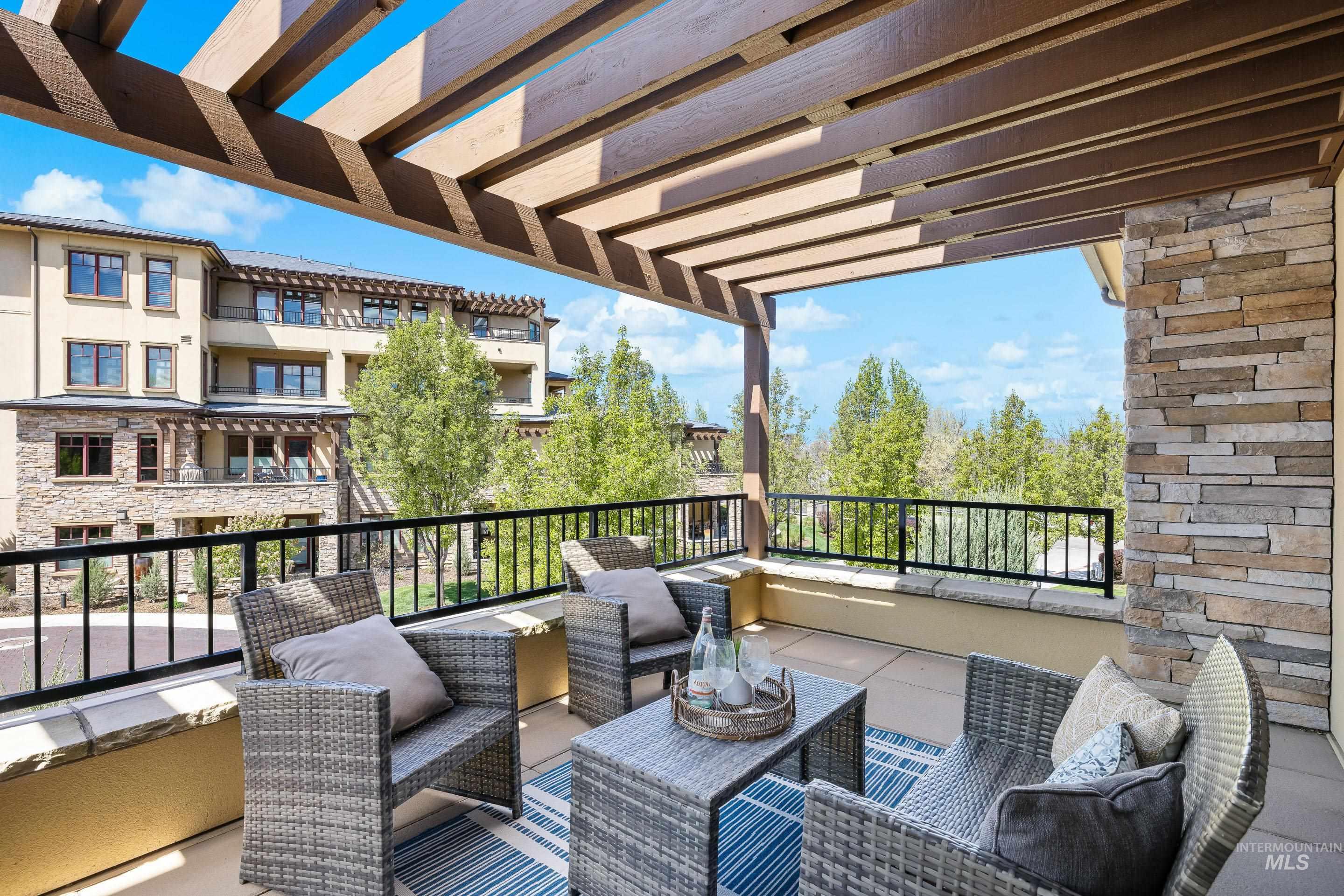 2967 W Crescent Rim Dr #206, Boise, Idaho 83706, 1 Bedroom, 1 Bathroom, Residential For Sale, Price $585,000, 98983113