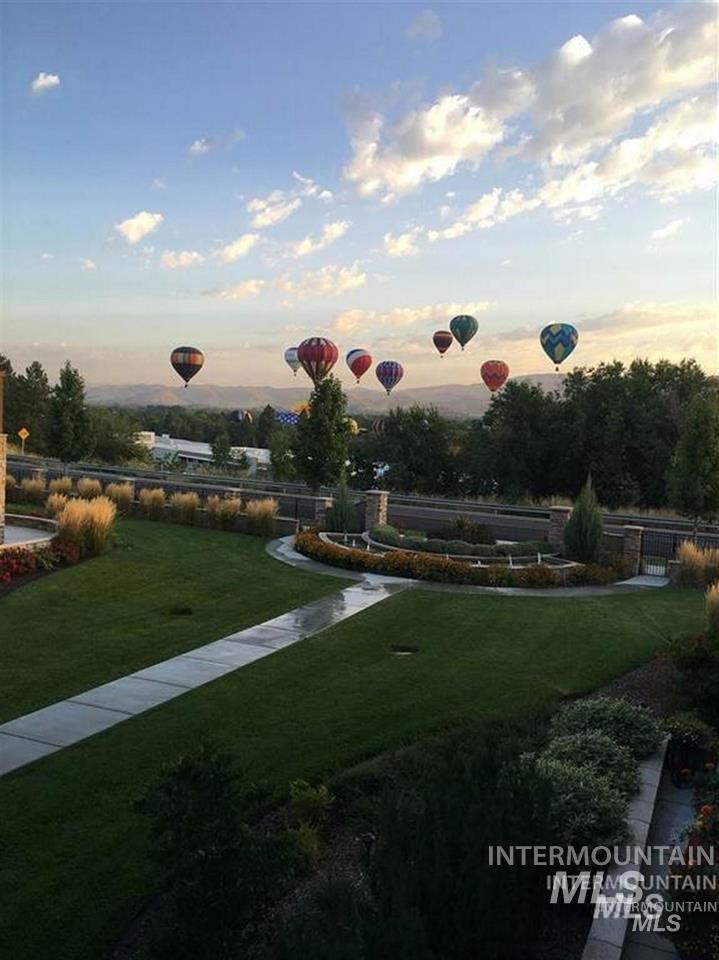 2967 W Crescent Rim Dr #206, Boise, Idaho 83706, 1 Bedroom, 1 Bathroom, Residential For Sale, Price $585,000, 98983113