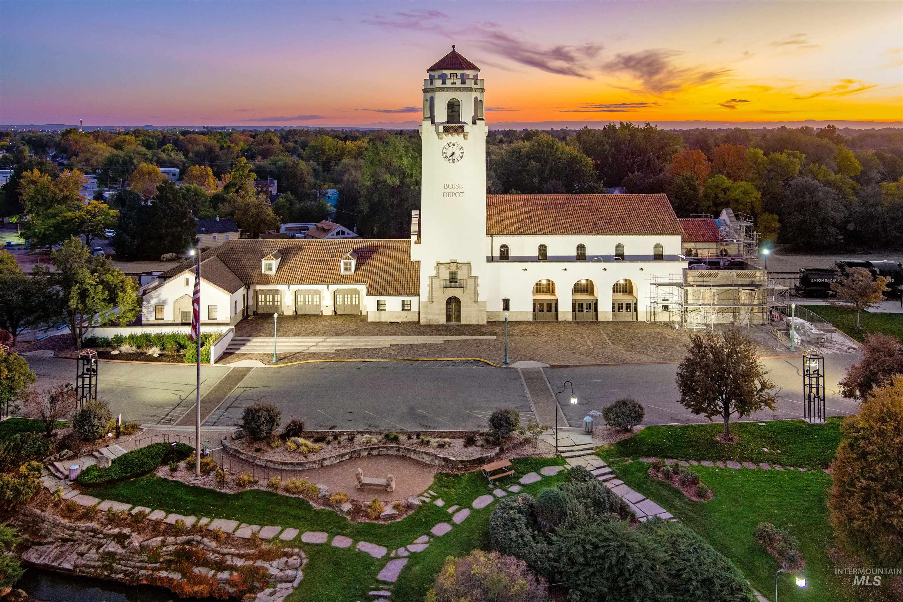 2967 W Crescent Rim Dr #206, Boise, Idaho 83706, 1 Bedroom, 1 Bathroom, Residential For Sale, Price $585,000, 98983113