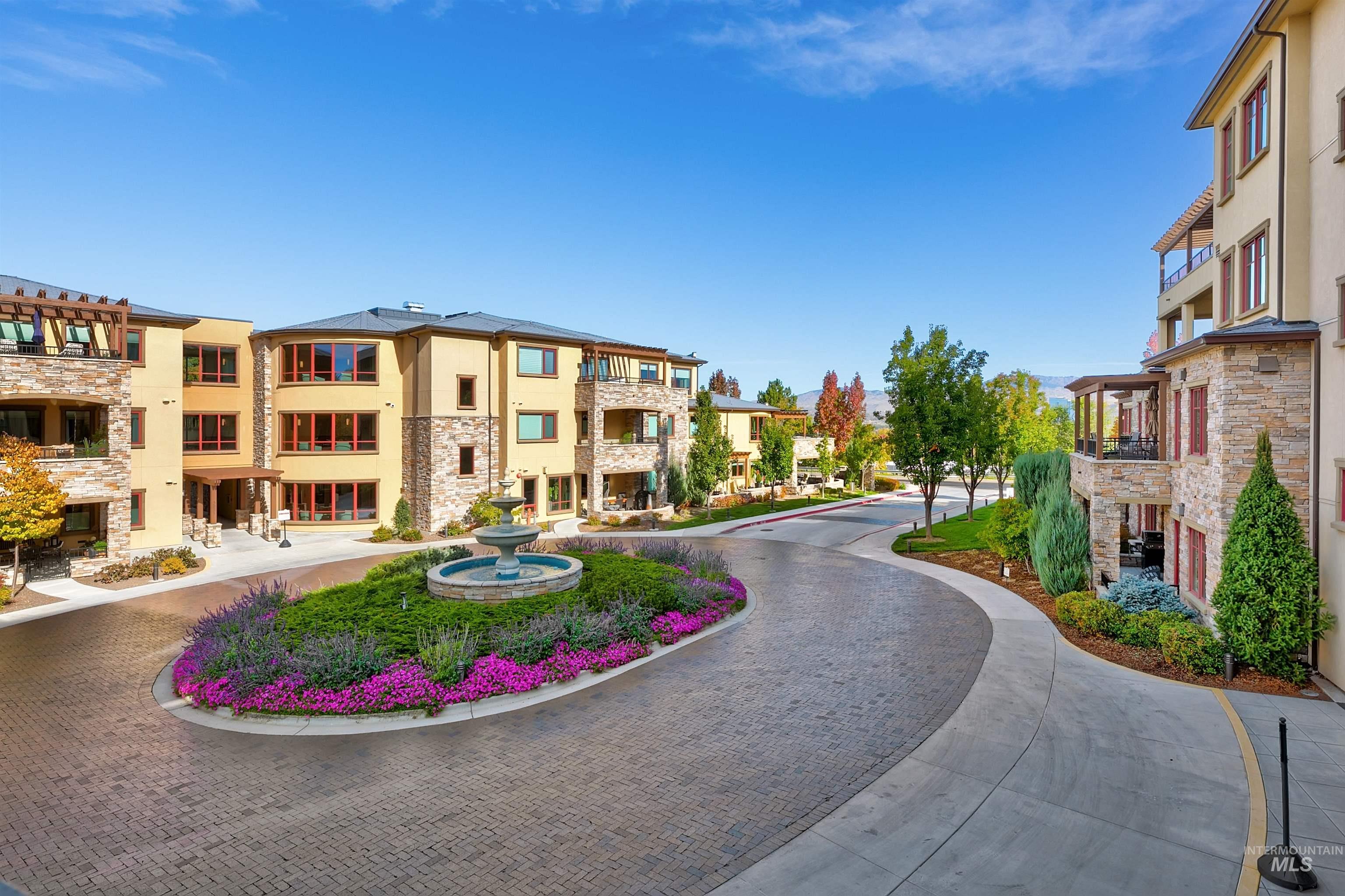 2967 W Crescent Rim Dr #206, Boise, Idaho 83706, 1 Bedroom, 1 Bathroom, Residential For Sale, Price $585,000, 98983113