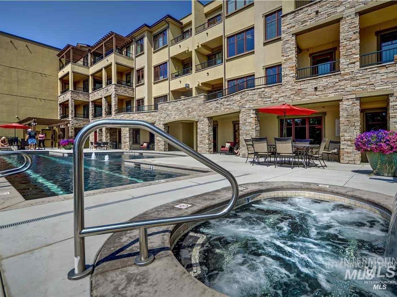 2967 W Crescent Rim Dr #206, Boise, Idaho 83706, 1 Bedroom, 1 Bathroom, Residential For Sale, Price $585,000, 98983113