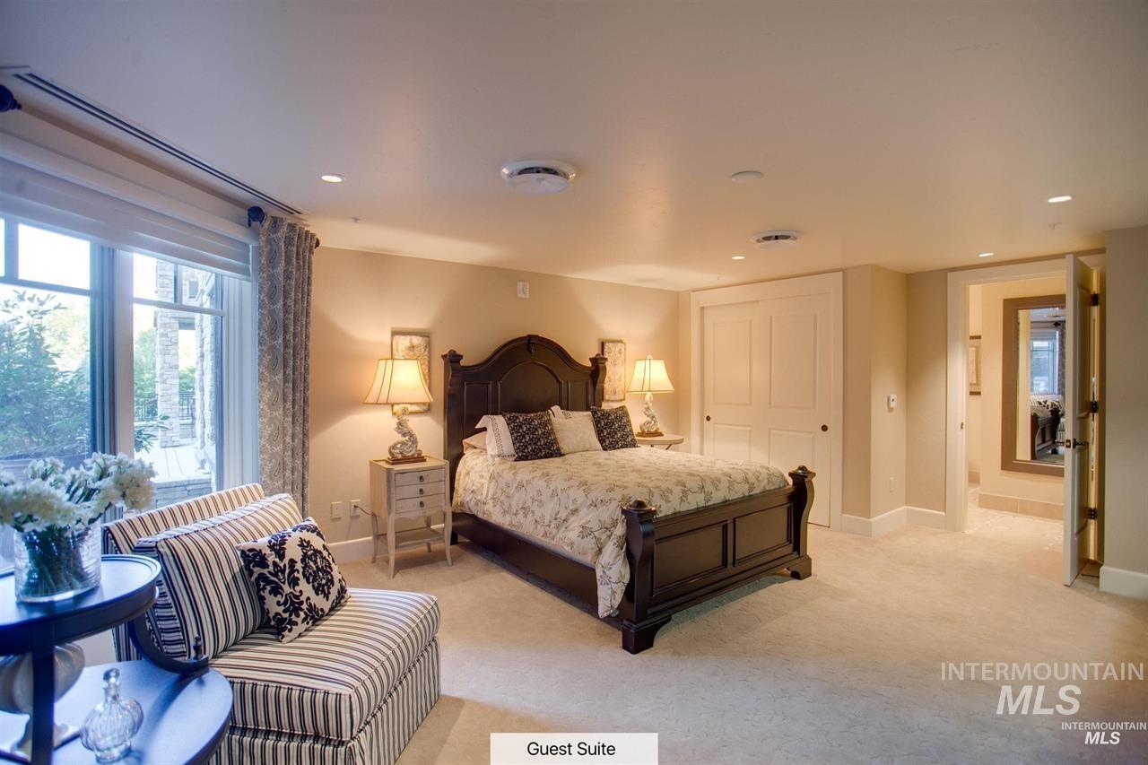 2967 W Crescent Rim Dr #206, Boise, Idaho 83706, 1 Bedroom, 1 Bathroom, Residential For Sale, Price $585,000, 98983113