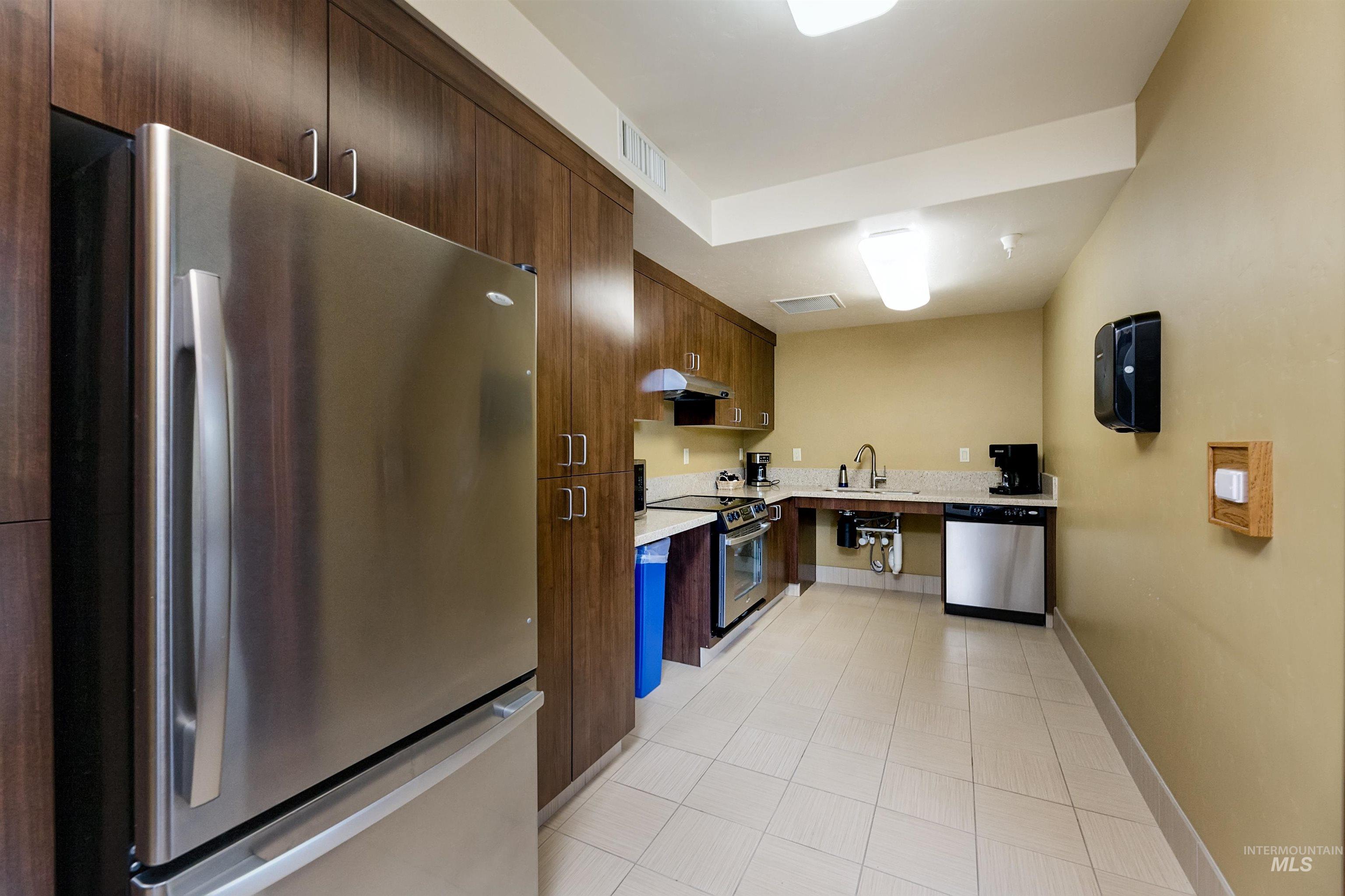 2967 W Crescent Rim Dr #206, Boise, Idaho 83706, 1 Bedroom, 1 Bathroom, Residential For Sale, Price $585,000, 98983113