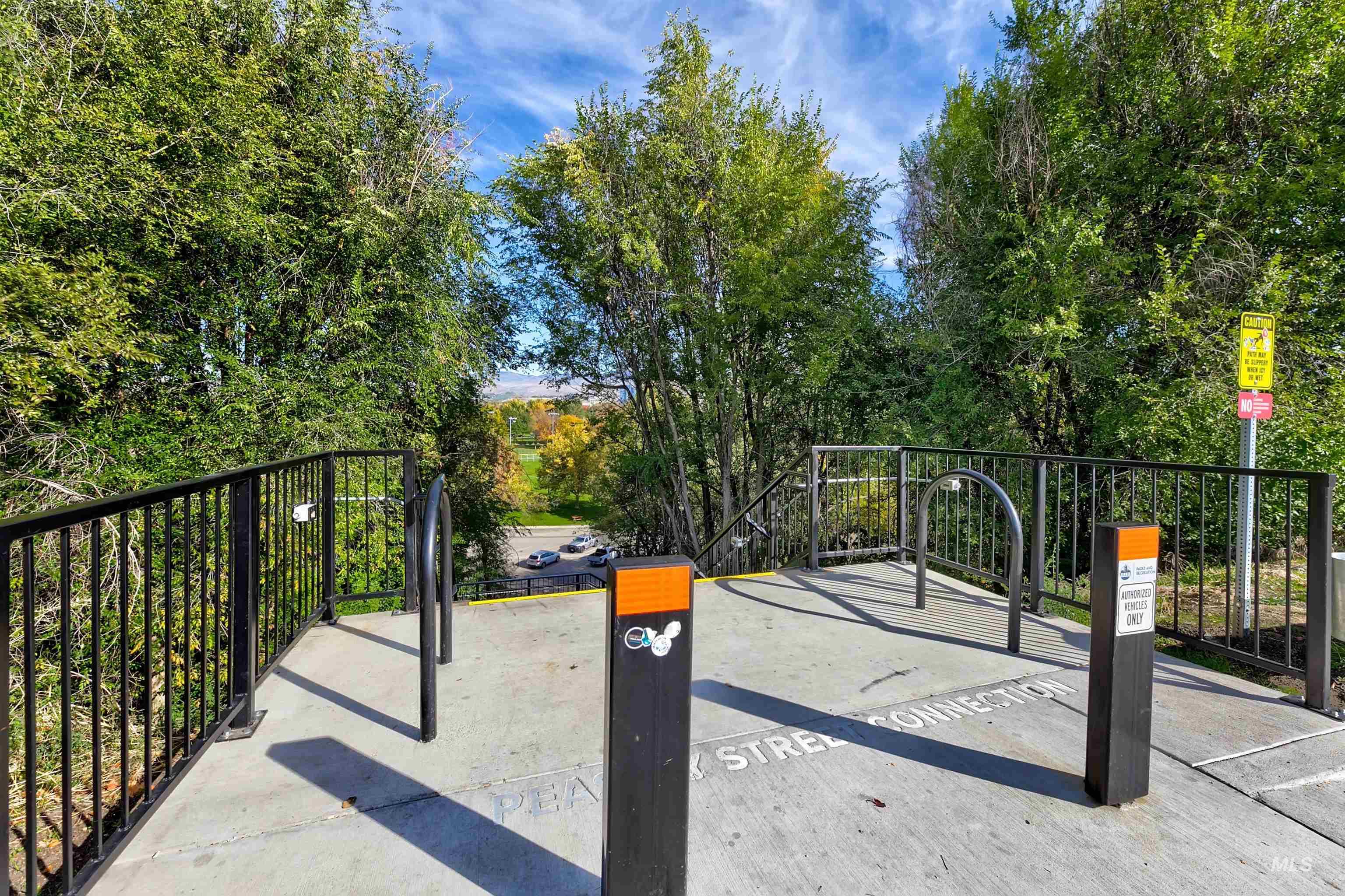 2967 W Crescent Rim Dr #206, Boise, Idaho 83706, 1 Bedroom, 1 Bathroom, Residential For Sale, Price $585,000, 98983113