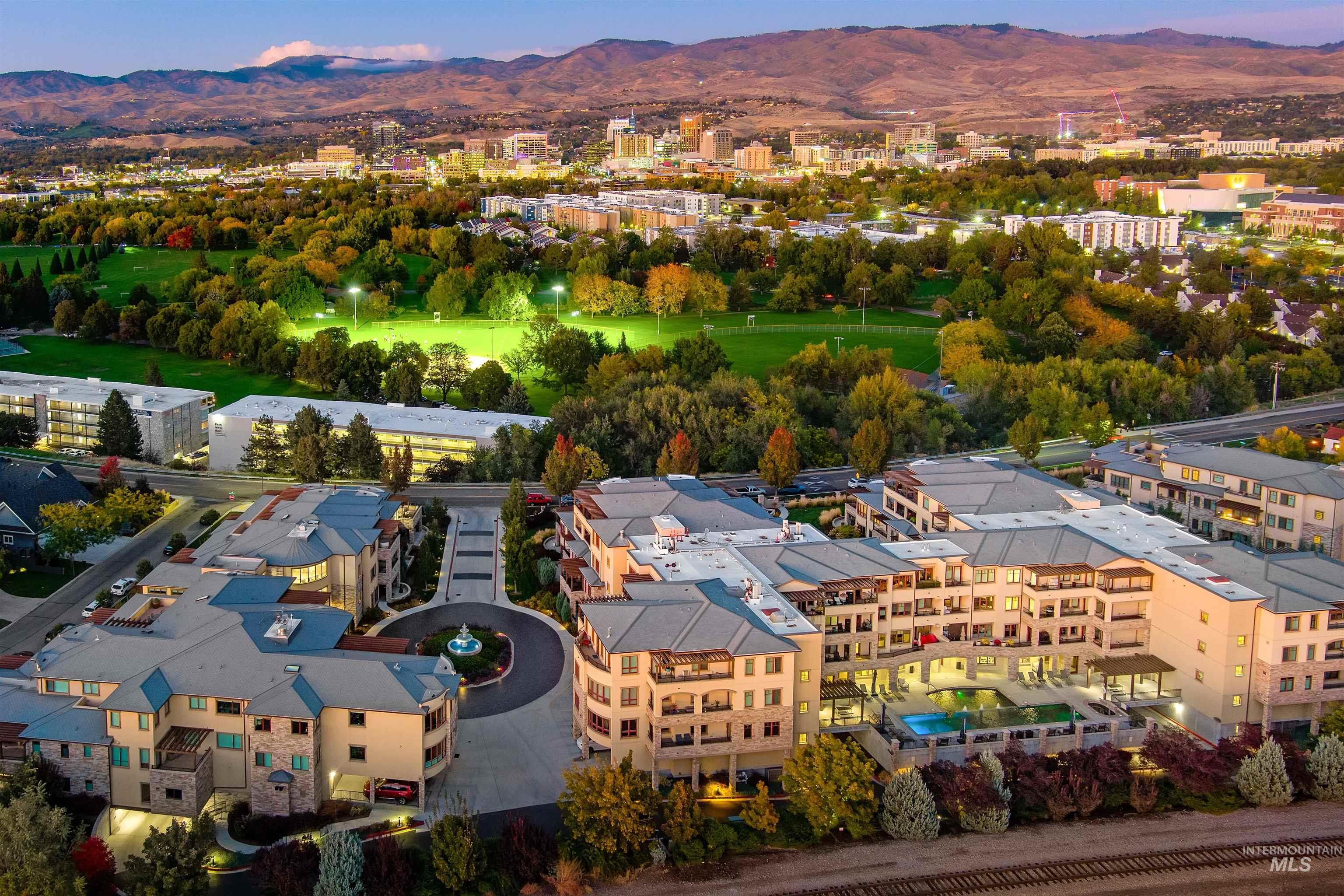 2967 W Crescent Rim Dr #206, Boise, Idaho 83706, 1 Bedroom, 1 Bathroom, Residential For Sale, Price $585,000, 98983113