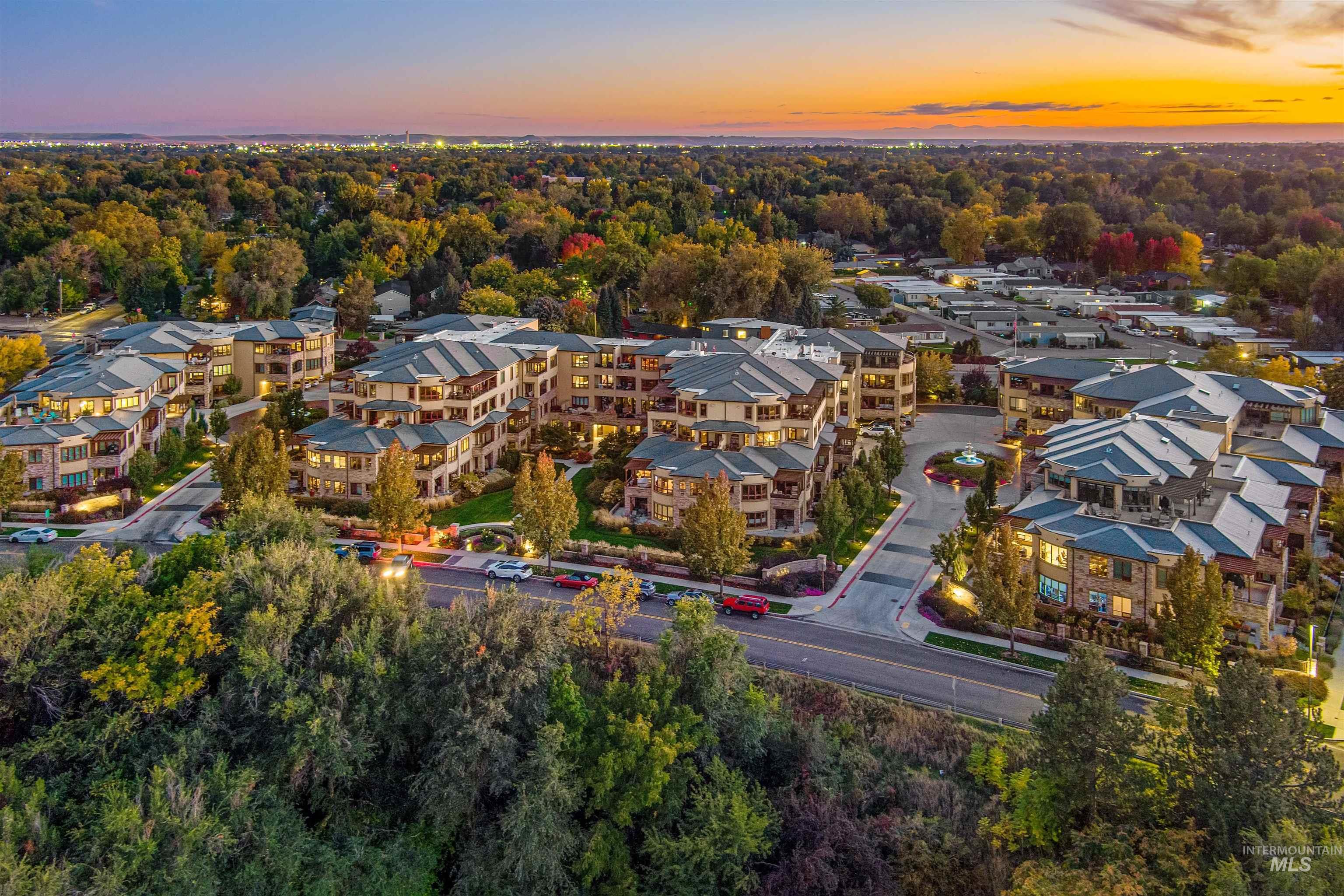 2967 W Crescent Rim Dr #206, Boise, Idaho 83706, 1 Bedroom, 1 Bathroom, Residential For Sale, Price $585,000, 98983113