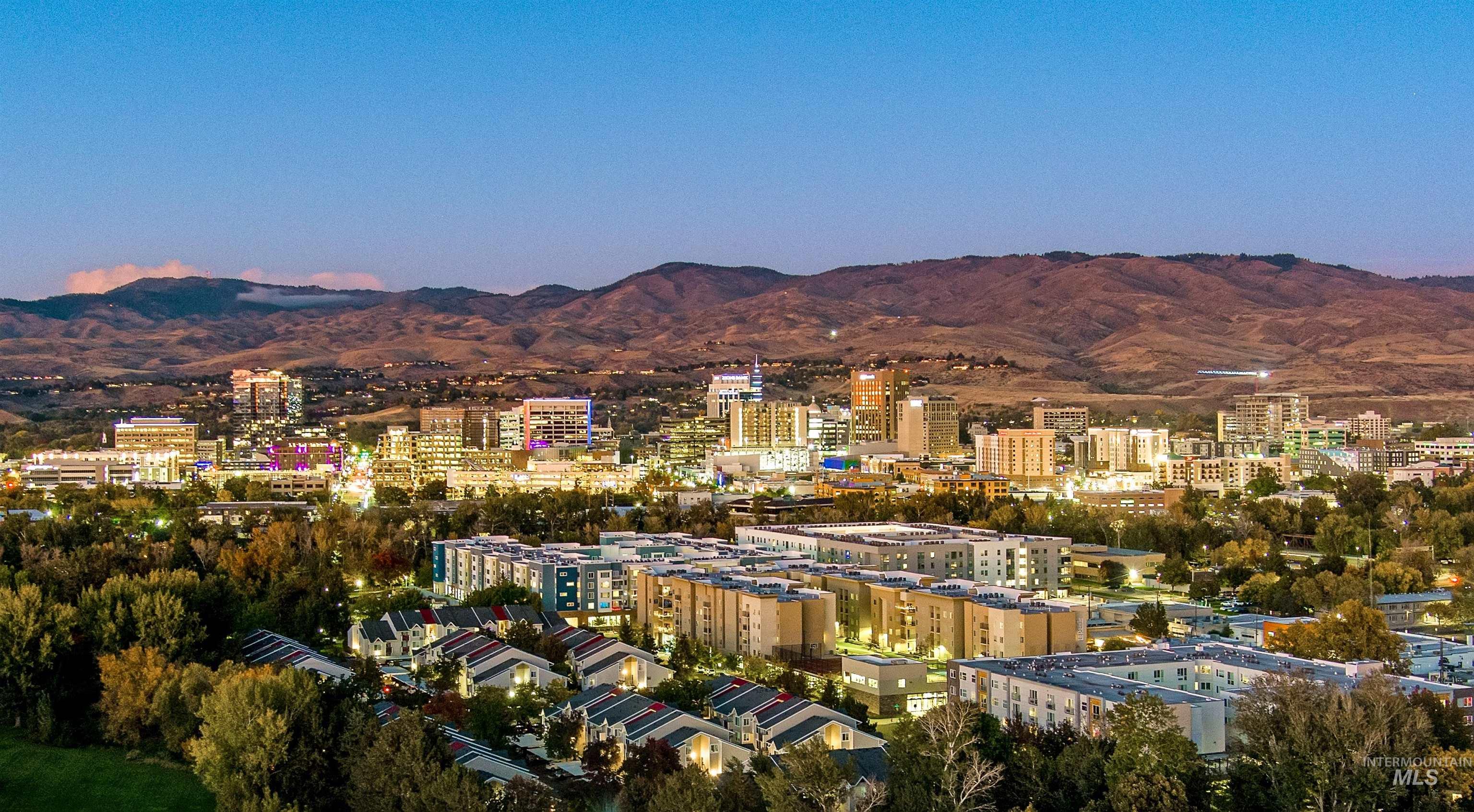 2967 W Crescent Rim Dr #206, Boise, Idaho 83706, 1 Bedroom, 1 Bathroom, Residential For Sale, Price $585,000, 98983113