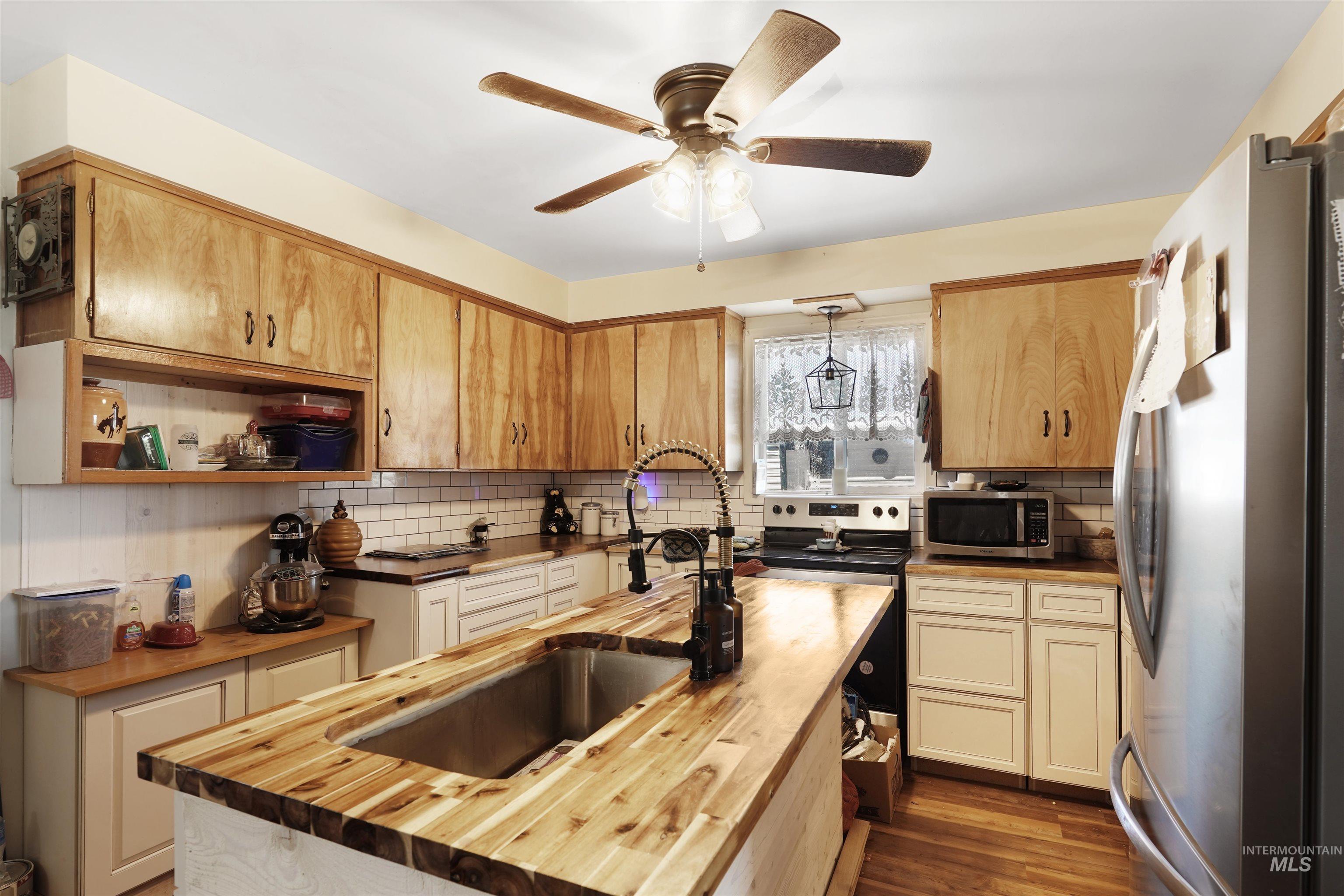 625 N 300 W, Rupert, Idaho 83350, 4 Bedrooms, 1 Bathroom, Residential For Sale, Price $350,000,MLS 98983114