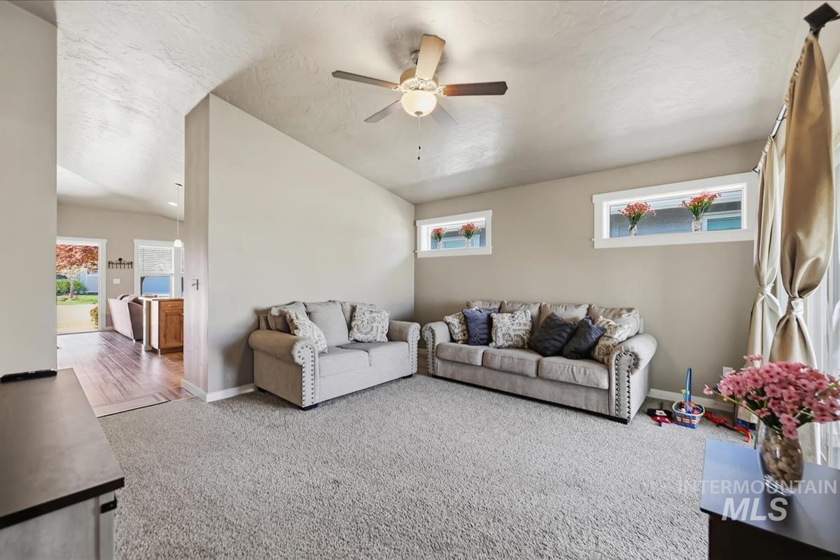 307 Crimson Circle South, Fruitland, Idaho 83619, 3 Bedrooms, 2 Bathrooms, Residential For Sale, Price $340,000,MLS 98983115