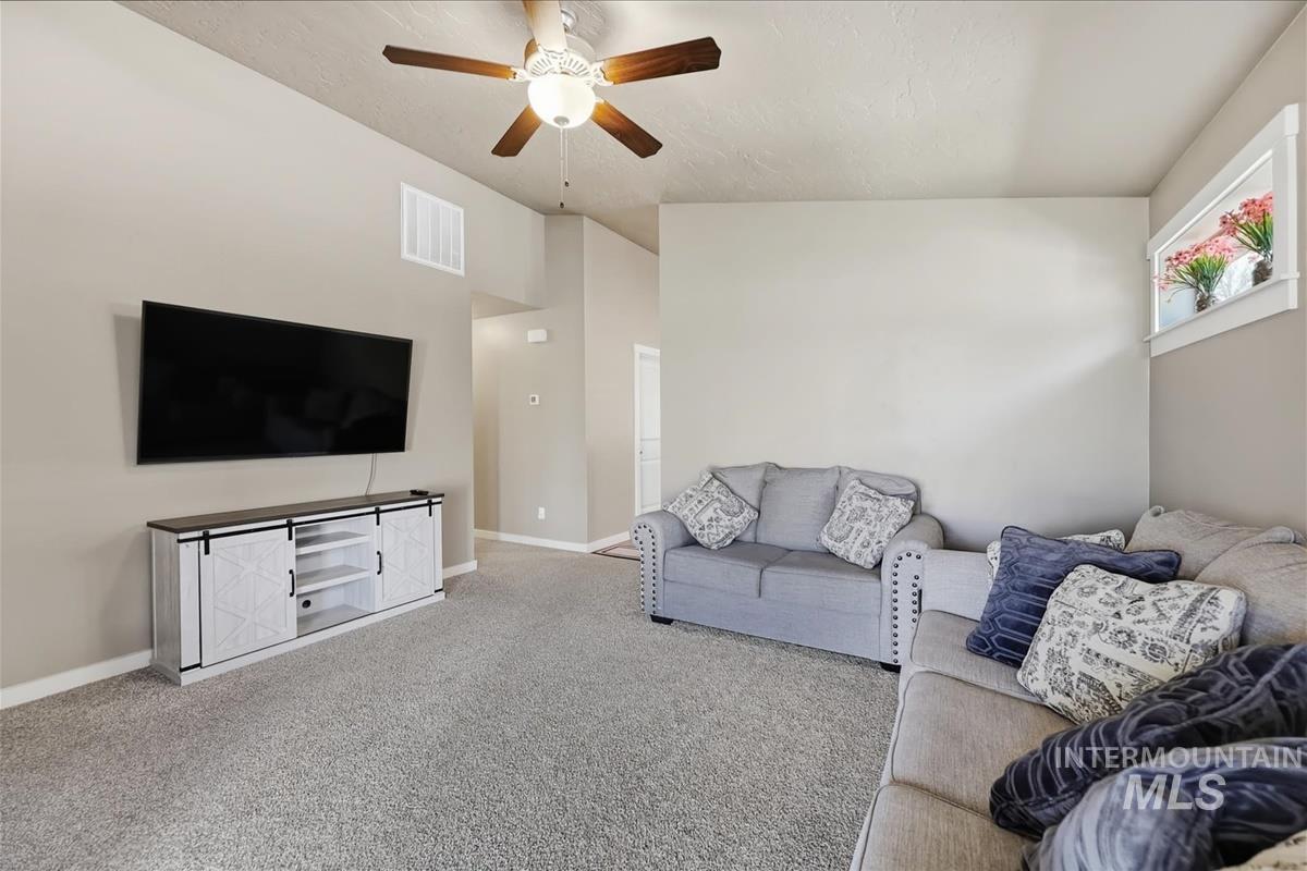 307 Crimson Circle South, Fruitland, Idaho 83619, 3 Bedrooms, 2 Bathrooms, Residential For Sale, Price $340,000,MLS 98983115