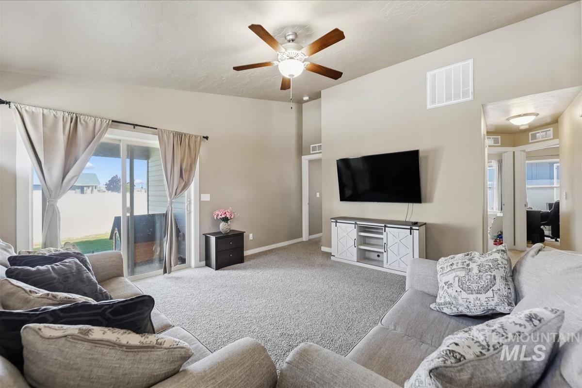 307 Crimson Circle South, Fruitland, Idaho 83619, 3 Bedrooms, 2 Bathrooms, Residential For Sale, Price $340,000,MLS 98983115