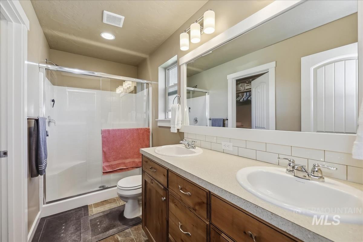 307 Crimson Circle South, Fruitland, Idaho 83619, 3 Bedrooms, 2 Bathrooms, Residential For Sale, Price $340,000,MLS 98983115