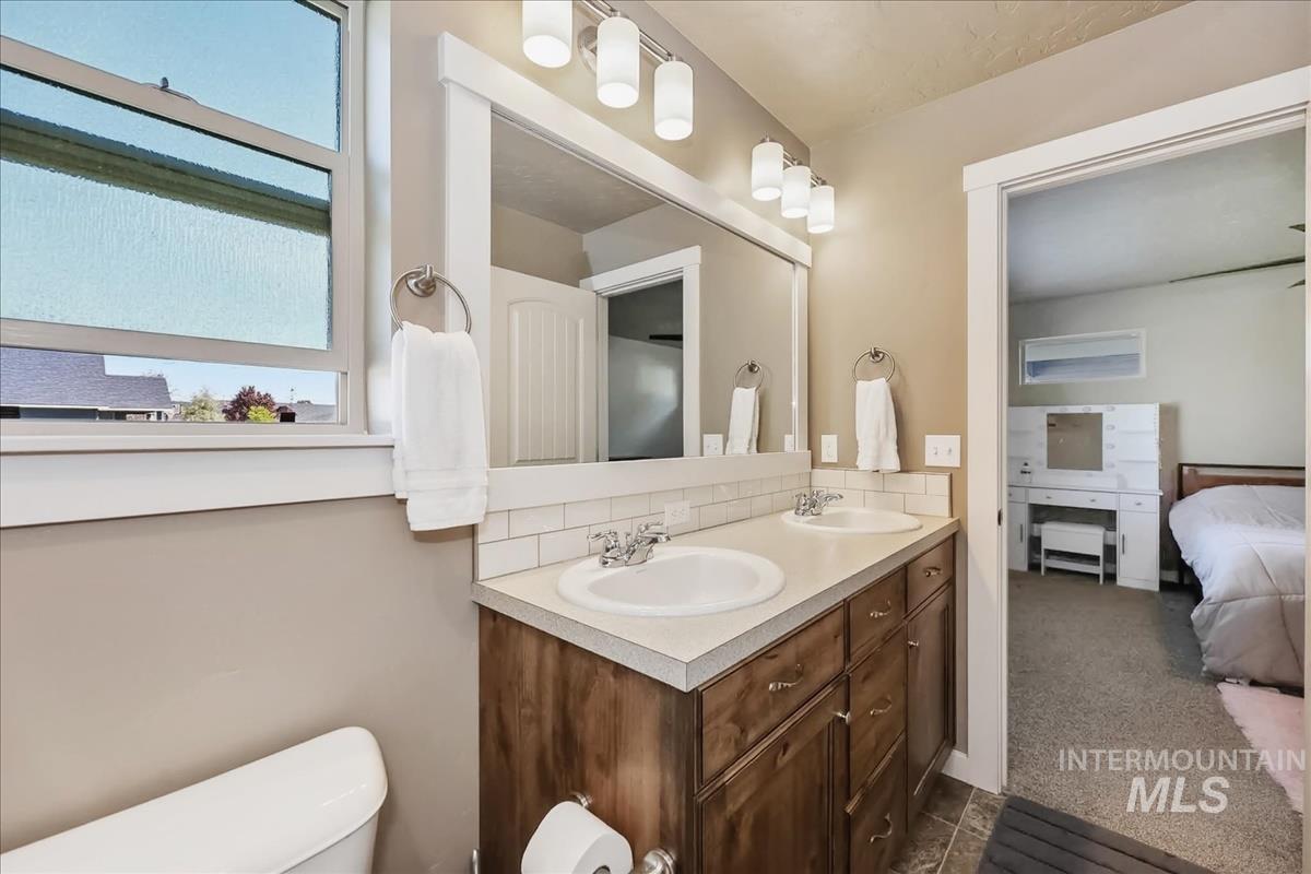 307 Crimson Circle South, Fruitland, Idaho 83619, 3 Bedrooms, 2 Bathrooms, Residential For Sale, Price $340,000,MLS 98983115