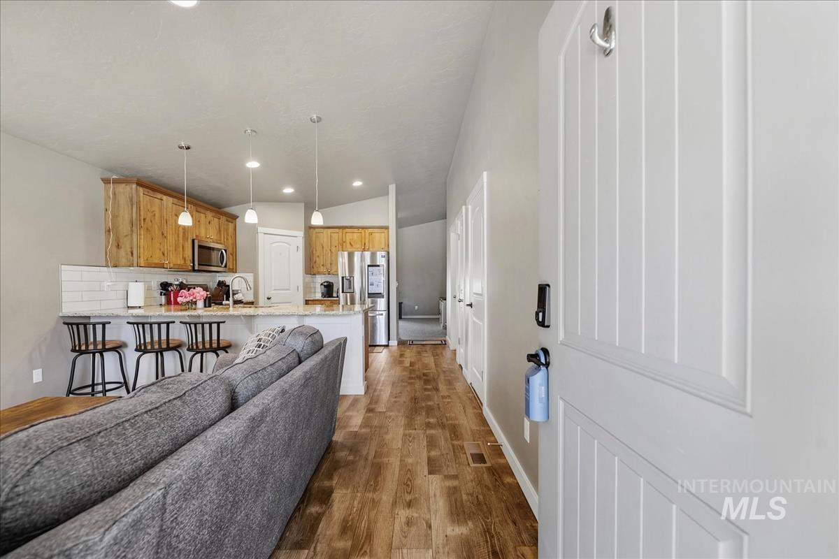 307 Crimson Circle South, Fruitland, Idaho 83619, 3 Bedrooms, 2 Bathrooms, Residential For Sale, Price $340,000,MLS 98983115