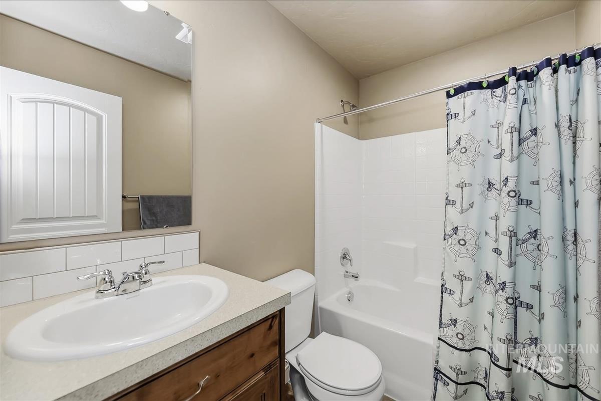 307 Crimson Circle South, Fruitland, Idaho 83619, 3 Bedrooms, 2 Bathrooms, Residential For Sale, Price $340,000,MLS 98983115