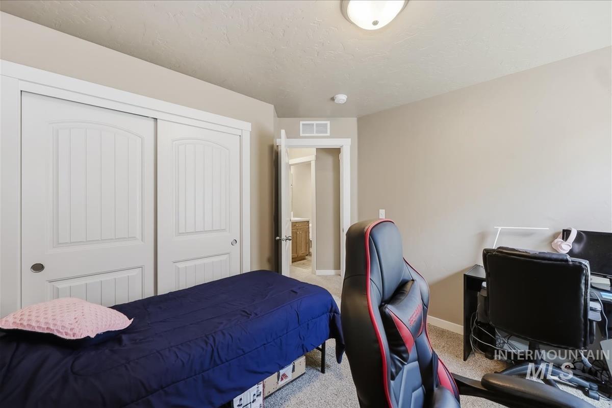 307 Crimson Circle South, Fruitland, Idaho 83619, 3 Bedrooms, 2 Bathrooms, Residential For Sale, Price $340,000,MLS 98983115