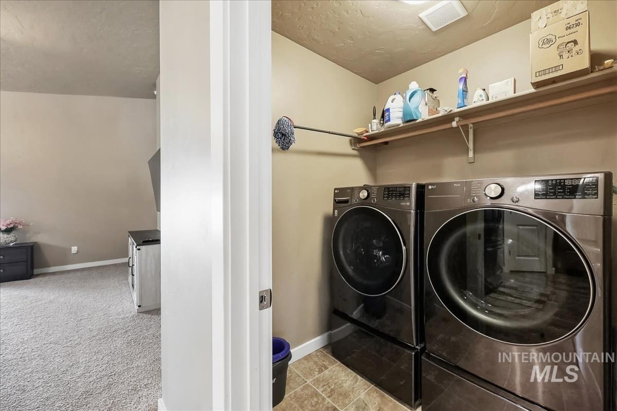 307 Crimson Circle South, Fruitland, Idaho 83619, 3 Bedrooms, 2 Bathrooms, Residential For Sale, Price $340,000,MLS 98983115