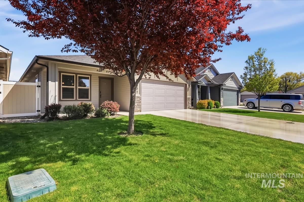 307 Crimson Circle South, Fruitland, Idaho 83619, 3 Bedrooms, 2 Bathrooms, Residential For Sale, Price $340,000,MLS 98983115