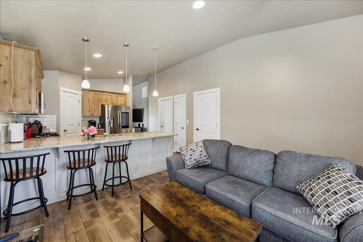 307 Crimson Circle South, Fruitland, Idaho 83619, 3 Bedrooms, 2 Bathrooms, Residential For Sale, Price $340,000,MLS 98983115