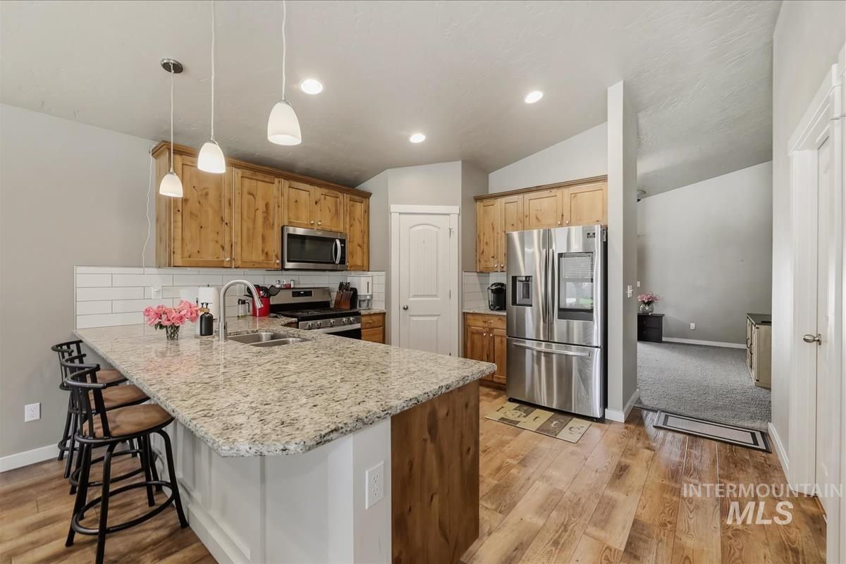 307 Crimson Circle South, Fruitland, Idaho 83619, 3 Bedrooms, 2 Bathrooms, Residential For Sale, Price $340,000,MLS 98983115