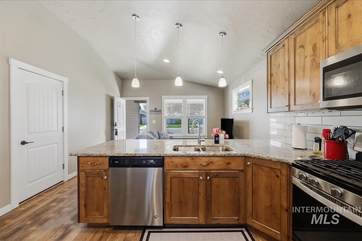 307 Crimson Circle South, Fruitland, Idaho 83619, 3 Bedrooms, 2 Bathrooms, Residential For Sale, Price $340,000,MLS 98983115