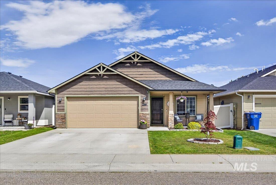 216 Crimson Circle E, Fruitland, Idaho 83619, 3 Bedrooms, 2 Bathrooms, Residential For Sale, Price $335,000, 98983119