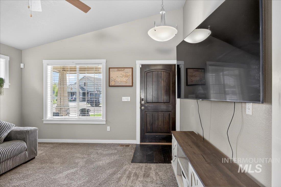 216 Crimson Circle E, Fruitland, Idaho 83619, 3 Bedrooms, 2 Bathrooms, Residential For Sale, Price $335,000,MLS 98983119