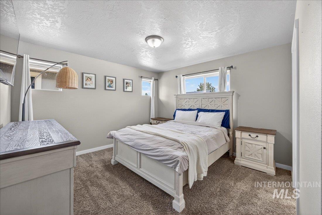 216 Crimson Circle E, Fruitland, Idaho 83619, 3 Bedrooms, 2 Bathrooms, Residential For Sale, Price $335,000,MLS 98983119