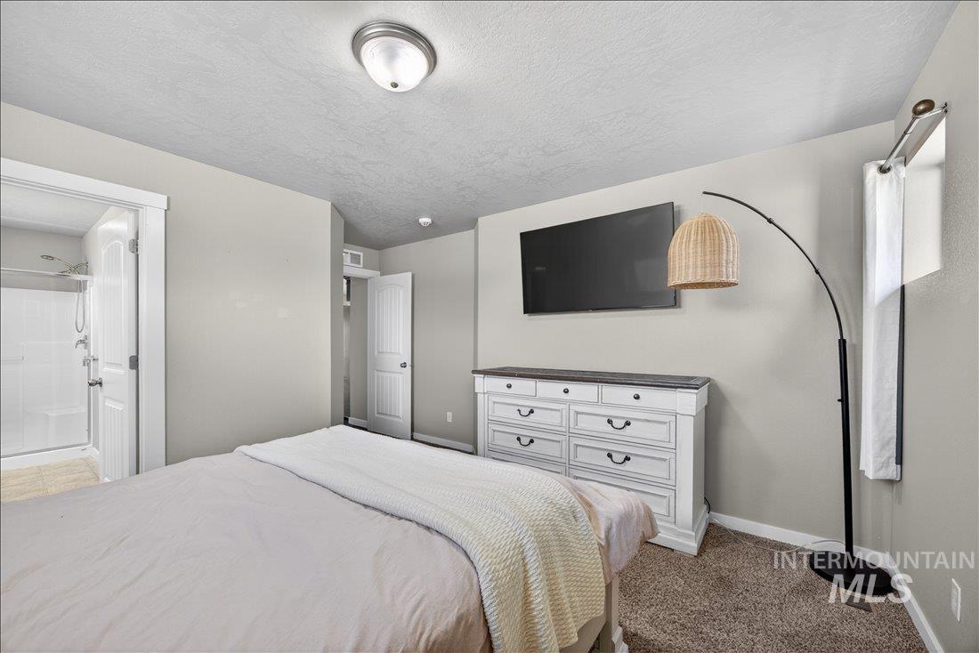 216 Crimson Circle E, Fruitland, Idaho 83619, 3 Bedrooms, 2 Bathrooms, Residential For Sale, Price $335,000,MLS 98983119