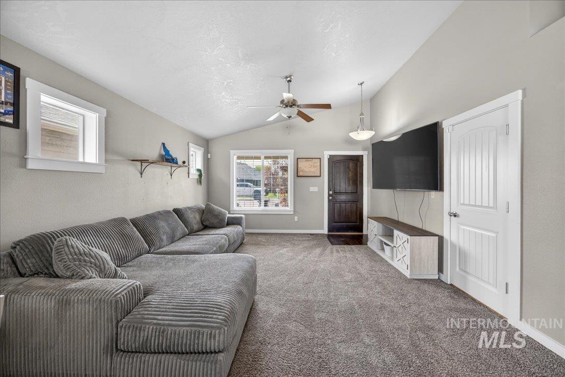 216 Crimson Circle E, Fruitland, Idaho 83619, 3 Bedrooms, 2 Bathrooms, Residential For Sale, Price $335,000,MLS 98983119