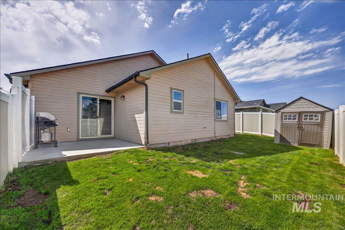 216 Crimson Circle E, Fruitland, Idaho 83619, 3 Bedrooms, 2 Bathrooms, Residential For Sale, Price $335,000,MLS 98983119