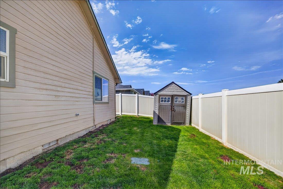 216 Crimson Circle E, Fruitland, Idaho 83619, 3 Bedrooms, 2 Bathrooms, Residential For Sale, Price $335,000,MLS 98983119