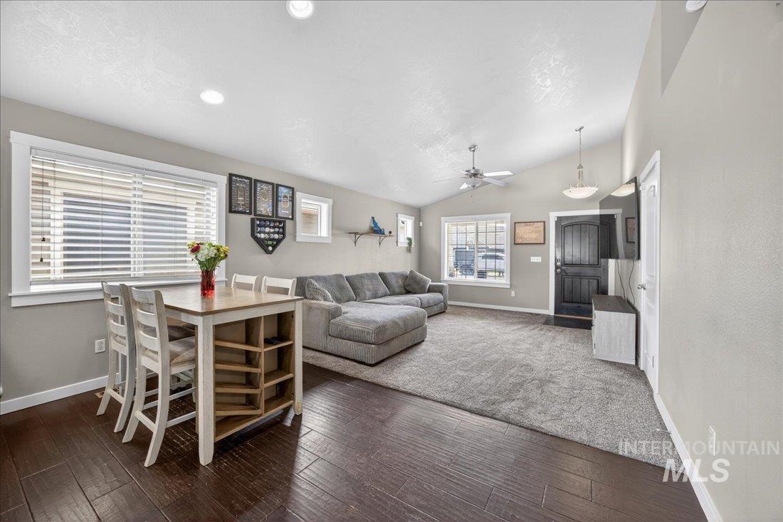 216 Crimson Circle E, Fruitland, Idaho 83619, 3 Bedrooms, 2 Bathrooms, Residential For Sale, Price $335,000,MLS 98983119