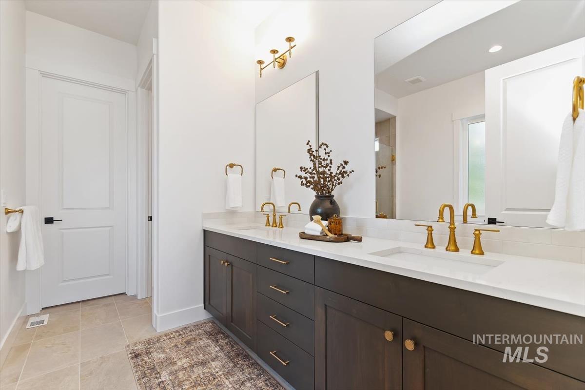 719 W Oak Springs Dr., Meridian, Idaho 83642, 4 Bedrooms, 3 Bathrooms, Residential For Sale, Price $874,880, 98983120