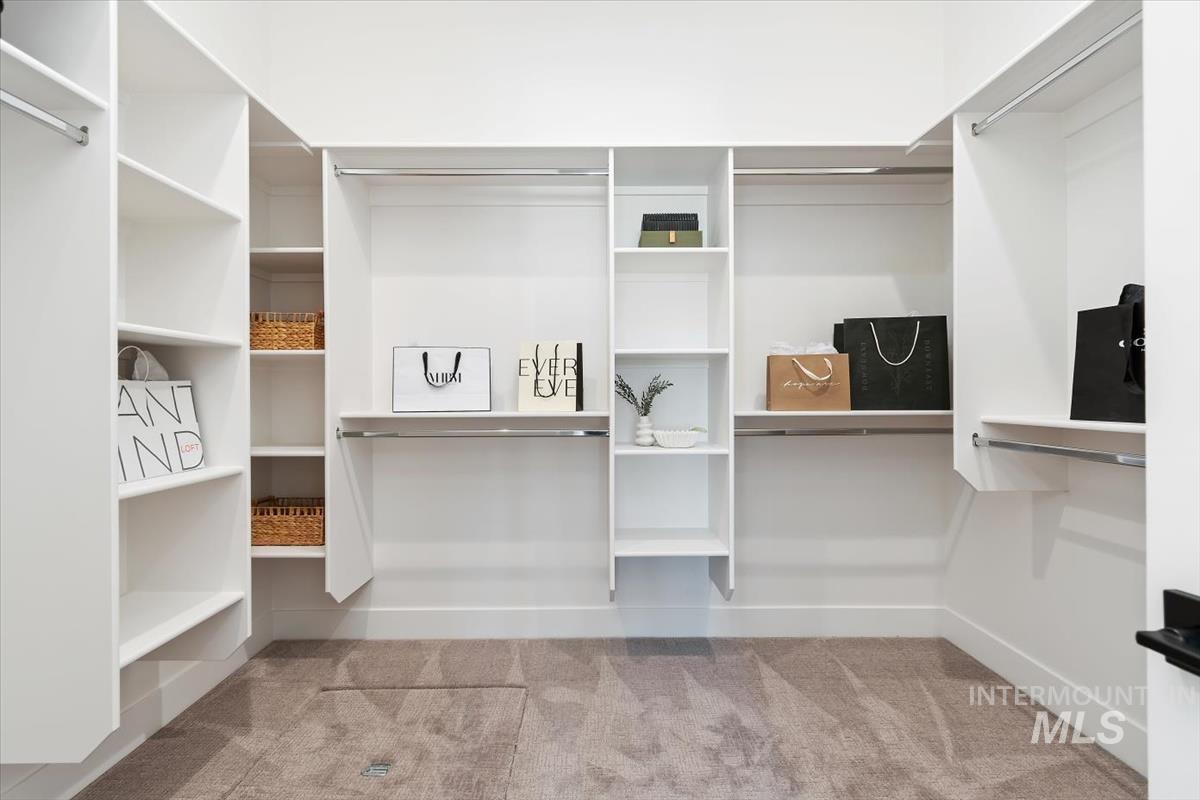 719 W Oak Springs Dr., Meridian, Idaho 83642, 4 Bedrooms, 3 Bathrooms, Residential For Sale, Price $874,880, 98983120