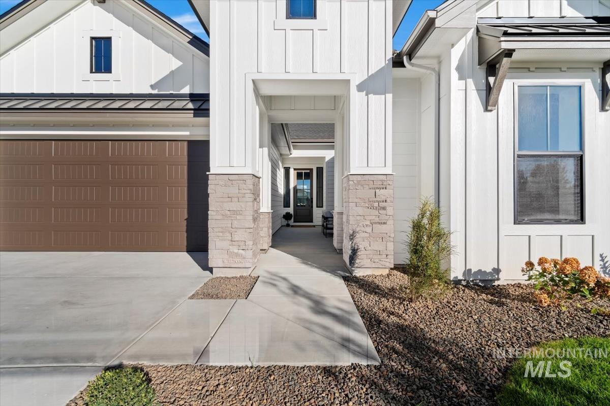 719 W Oak Springs Dr., Meridian, Idaho 83642, 4 Bedrooms, 3 Bathrooms, Residential For Sale, Price $874,880, 98983120