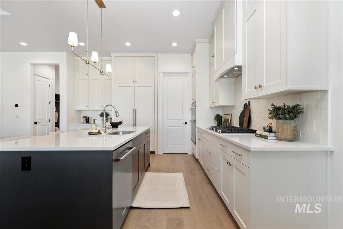 719 W Oak Springs Dr., Meridian, Idaho 83642, 4 Bedrooms, 3 Bathrooms, Residential For Sale, Price $874,880, 98983120