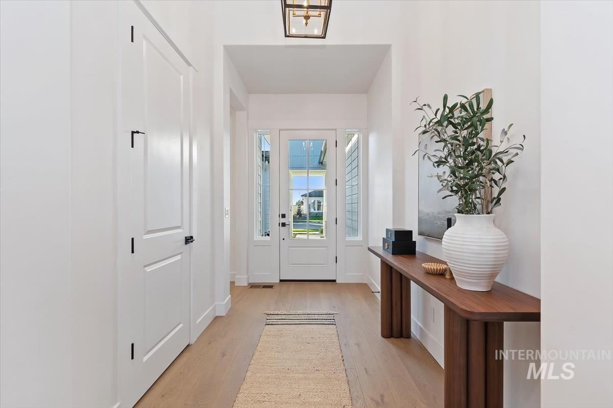 719 W Oak Springs Dr., Meridian, Idaho 83642, 4 Bedrooms, 3 Bathrooms, Residential For Sale, Price $874,880, 98983120