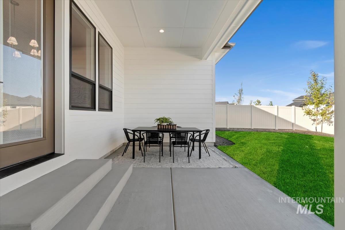 719 W Oak Springs Dr., Meridian, Idaho 83642, 4 Bedrooms, 3 Bathrooms, Residential For Sale, Price $874,880, 98983120