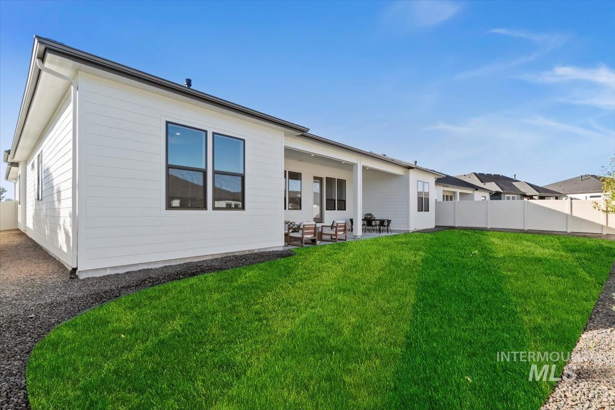 719 W Oak Springs Dr., Meridian, Idaho 83642, 4 Bedrooms, 3 Bathrooms, Residential For Sale, Price $874,880, 98983120