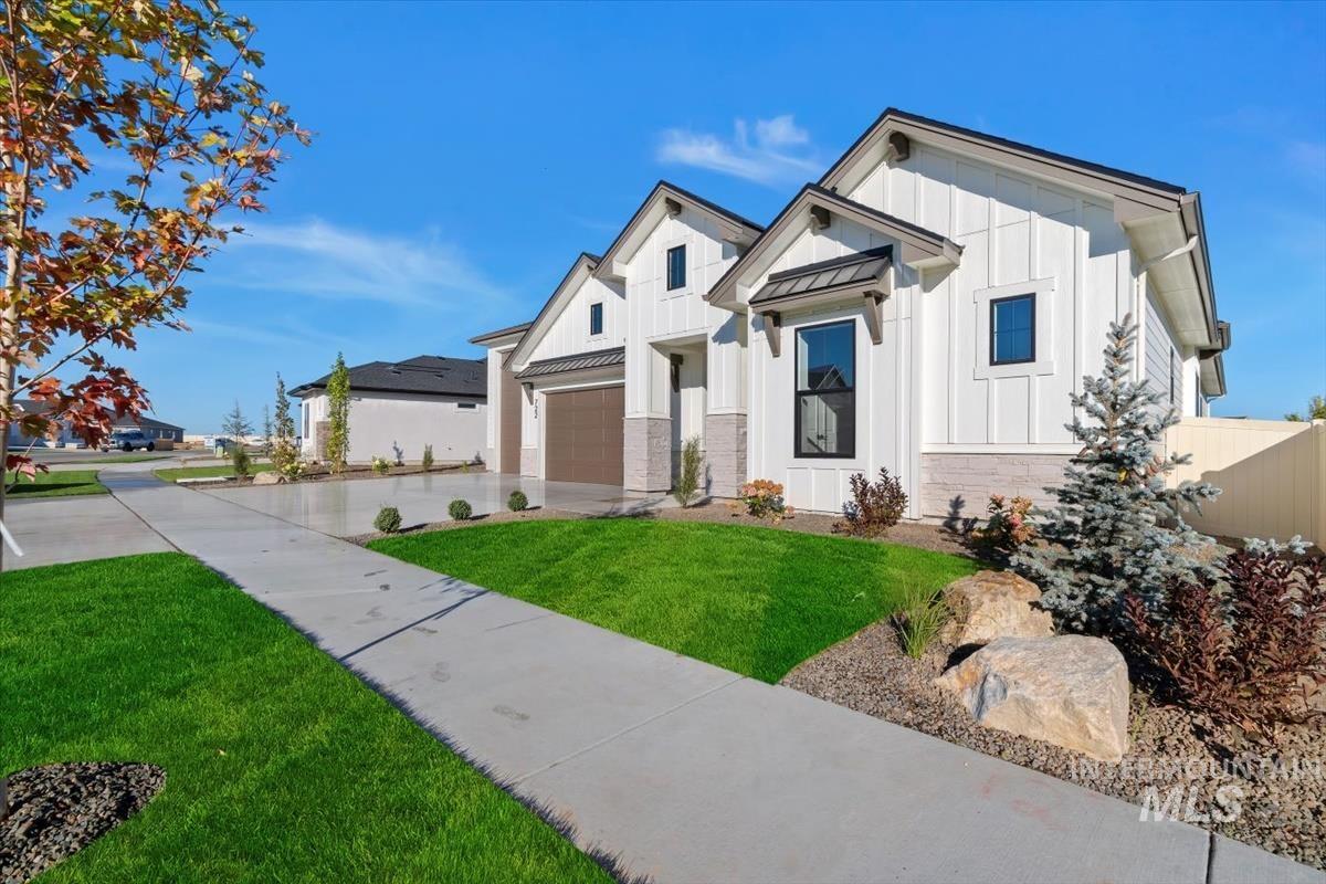 719 W Oak Springs Dr., Meridian, Idaho 83642, 4 Bedrooms, 3 Bathrooms, Residential For Sale, Price $874,880, 98983120