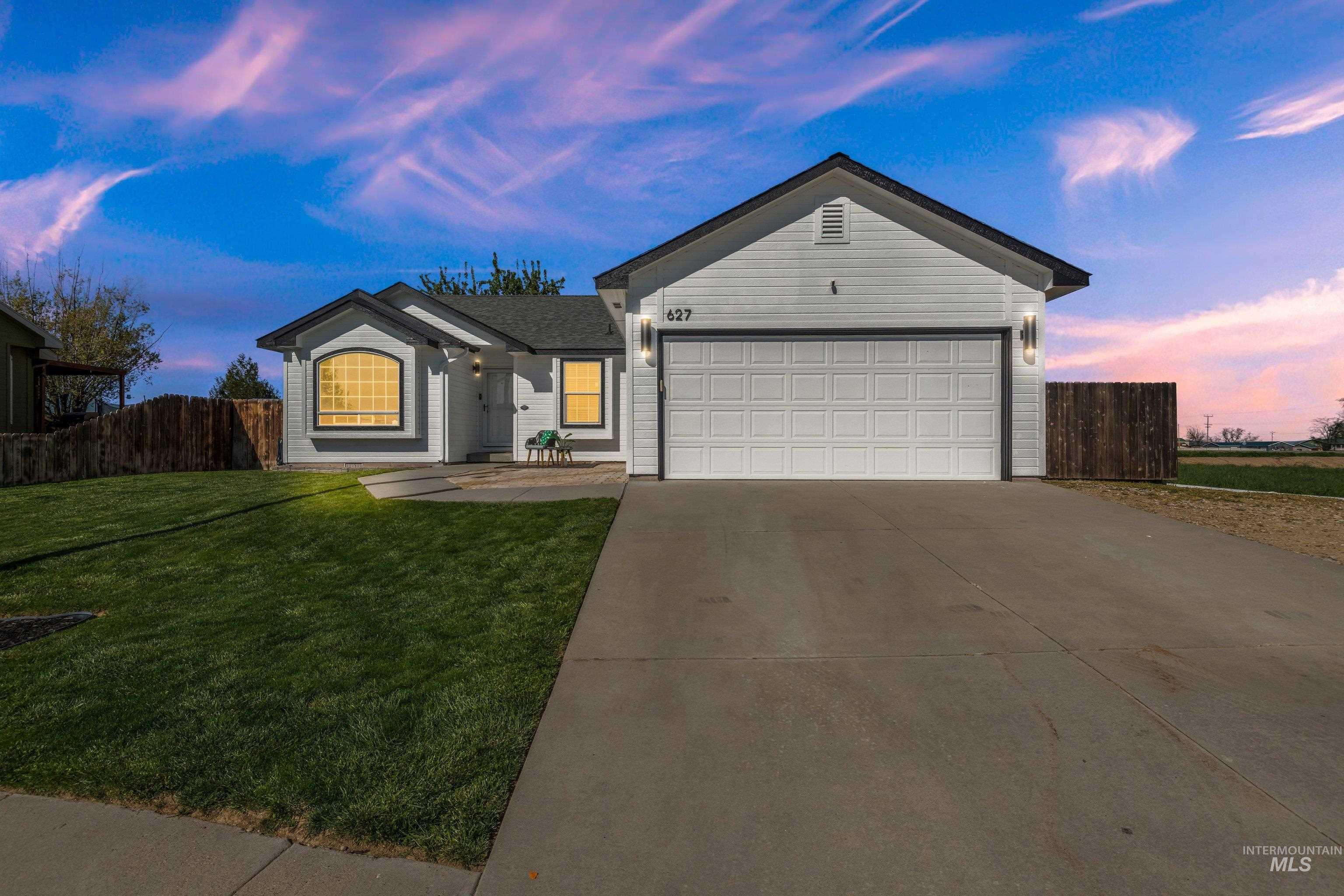 627 COLTON ST, New Plymouth, Idaho 83655, 3 Bedrooms, 2 Bathrooms, Residential For Sale, Price $379,900, 98983121