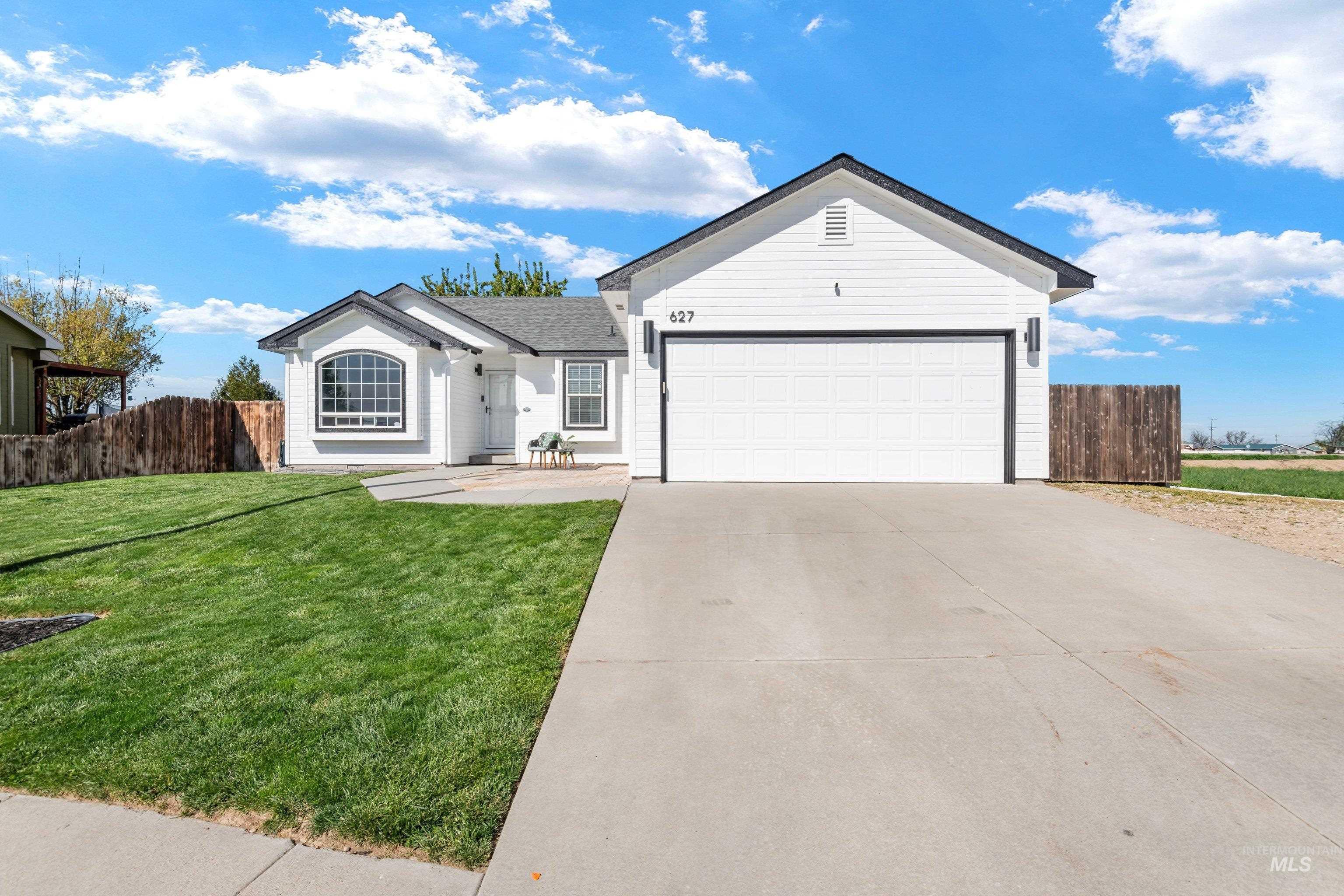 627 COLTON ST, New Plymouth, Idaho 83655, 3 Bedrooms, 2 Bathrooms, Residential For Sale, Price $379,900,MLS 98983121