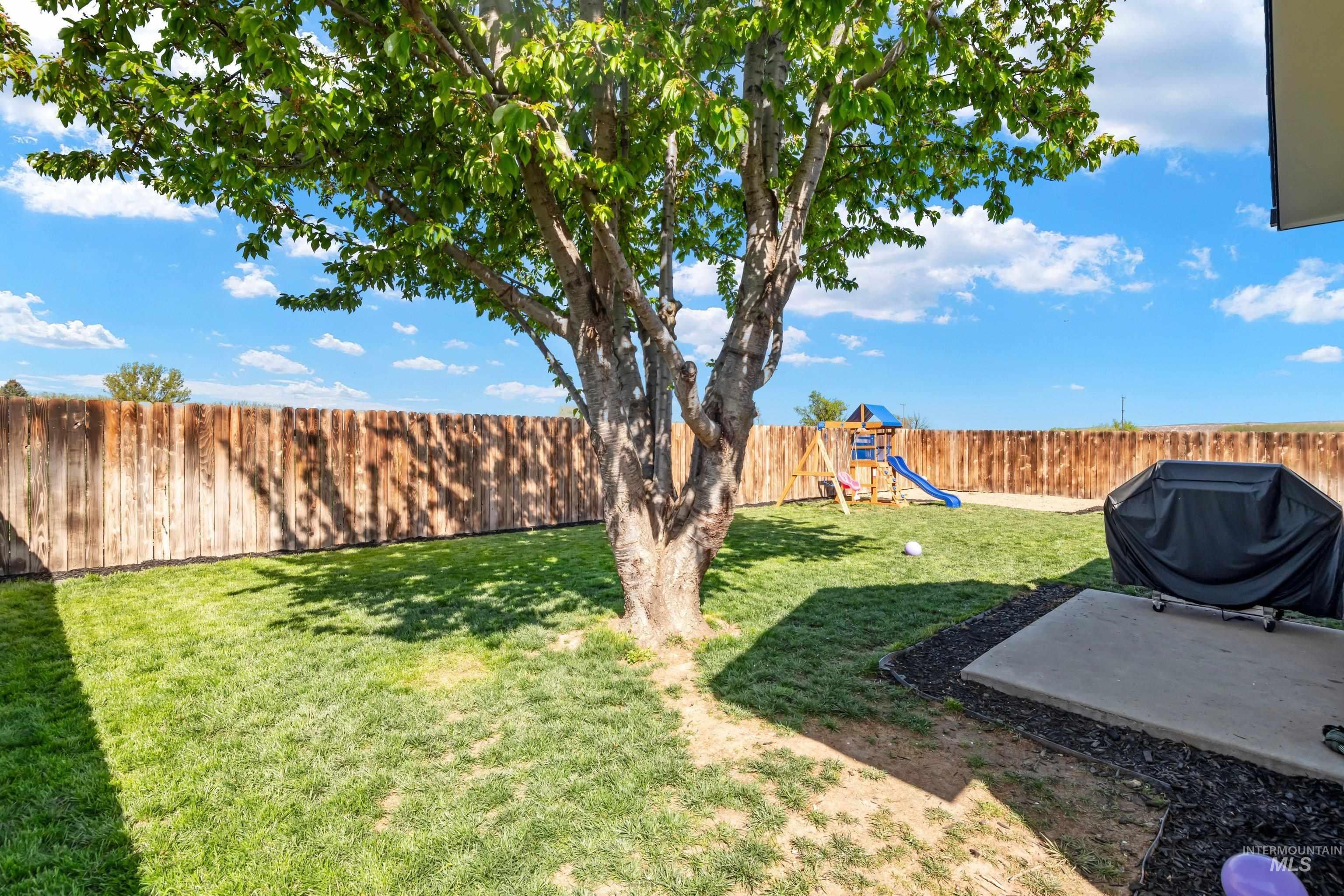 627 COLTON ST, New Plymouth, Idaho 83655, 3 Bedrooms, 2 Bathrooms, Residential For Sale, Price $379,900,MLS 98983121