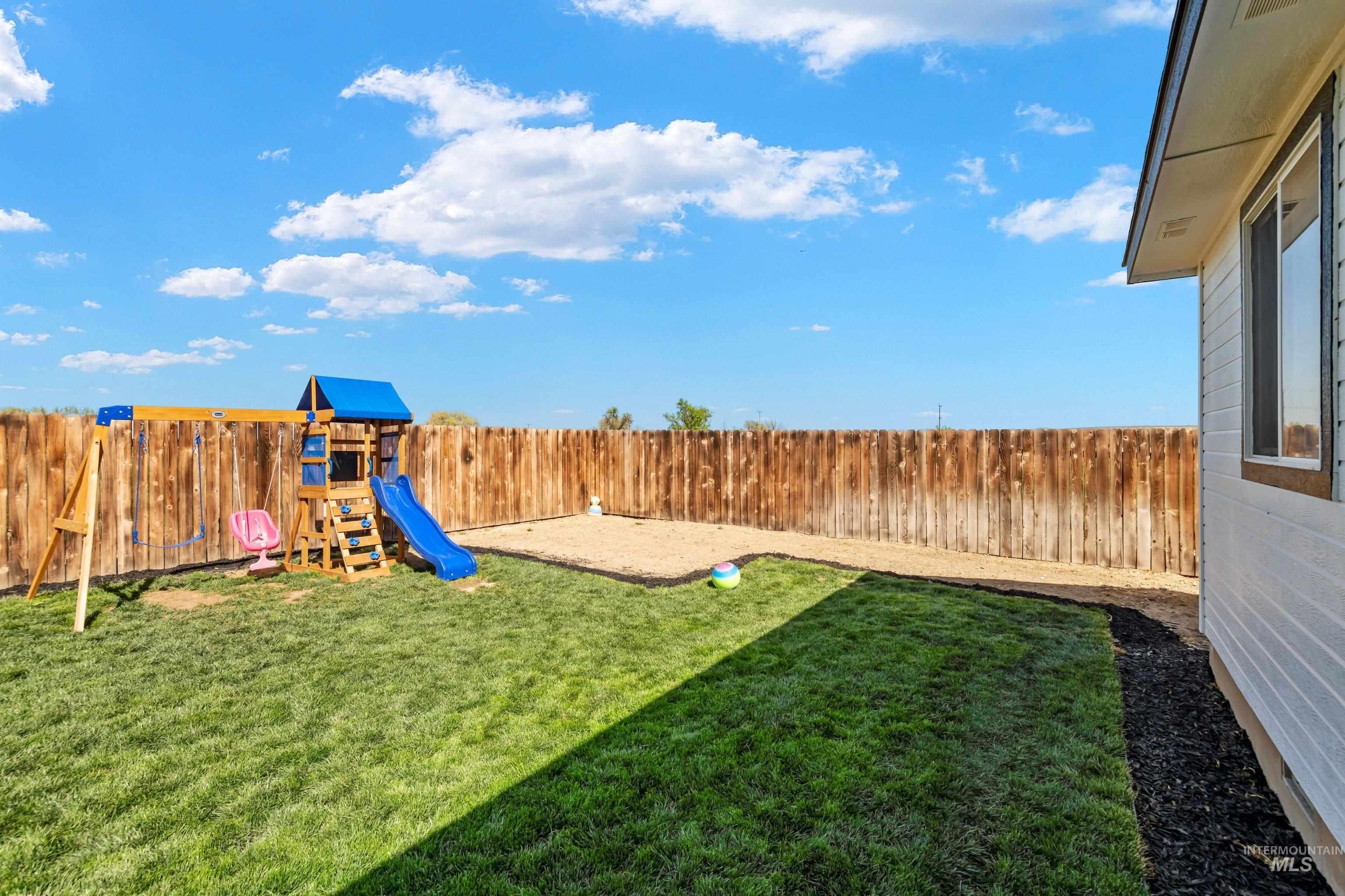 627 COLTON ST, New Plymouth, Idaho 83655, 3 Bedrooms, 2 Bathrooms, Residential For Sale, Price $379,900,MLS 98983121