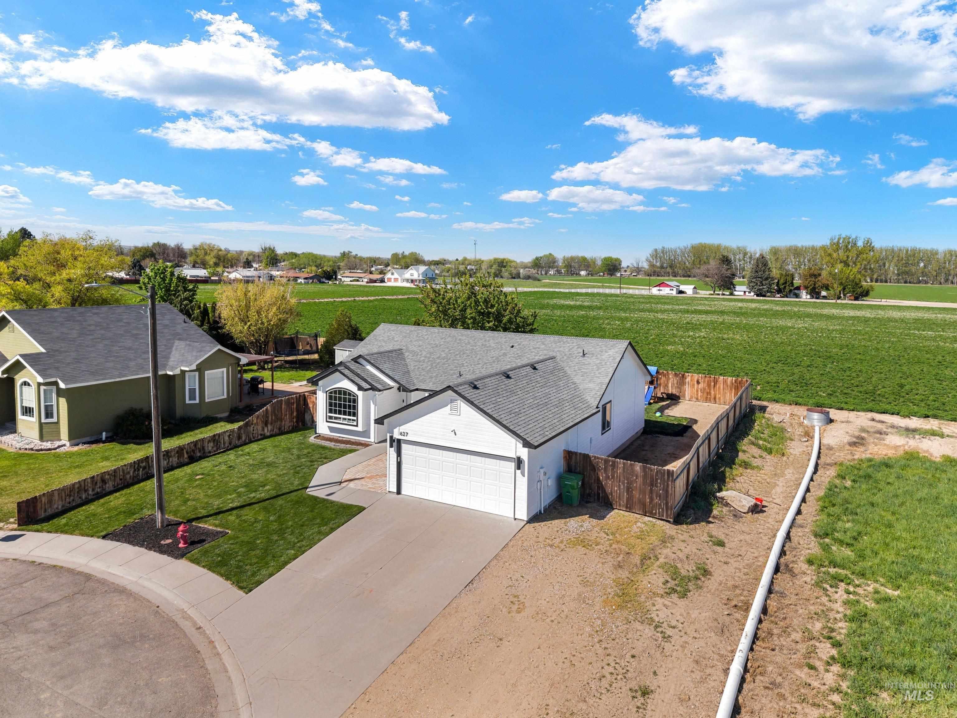 627 COLTON ST, New Plymouth, Idaho 83655, 3 Bedrooms, 2 Bathrooms, Residential For Sale, Price $379,900,MLS 98983121