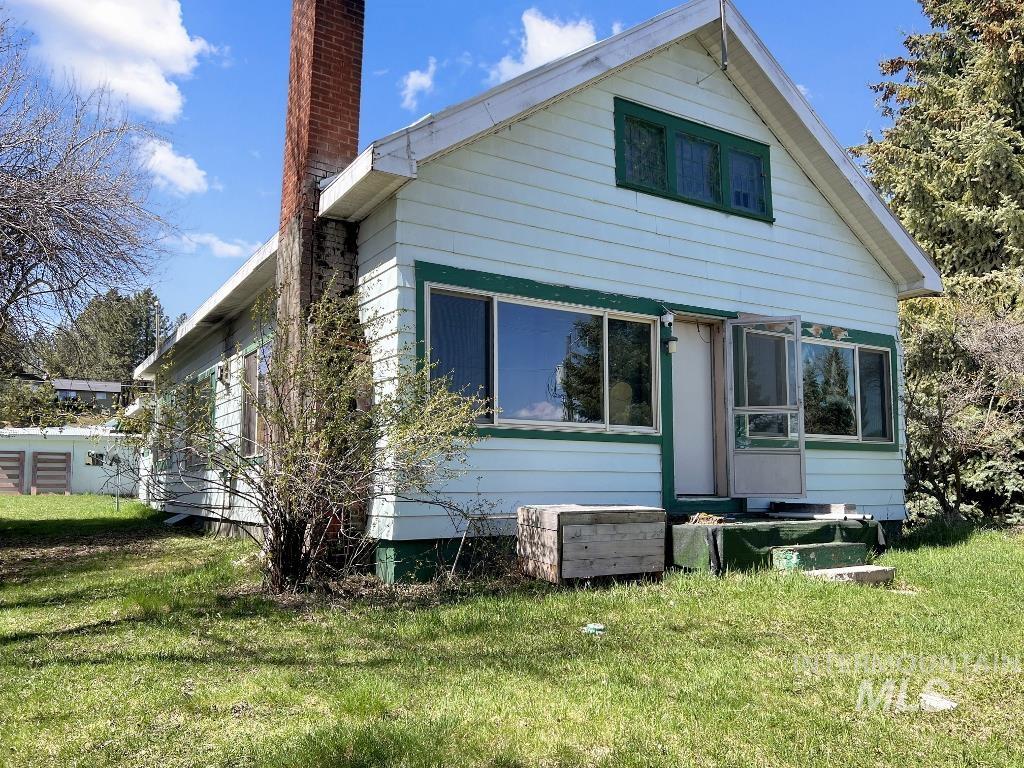 101 S Hillcrest Rd, Cascade, Idaho 83611, 3 Bedrooms, 1 Bathroom, Residential For Sale, Price $275,000, 98983129