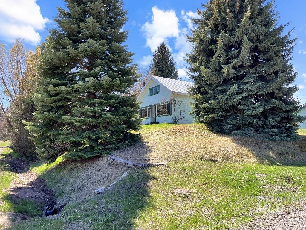 101 S Hillcrest Rd, Cascade, Idaho 83611, 3 Bedrooms, 1 Bathroom, Residential For Sale, Price $275,000,MLS 98983129
